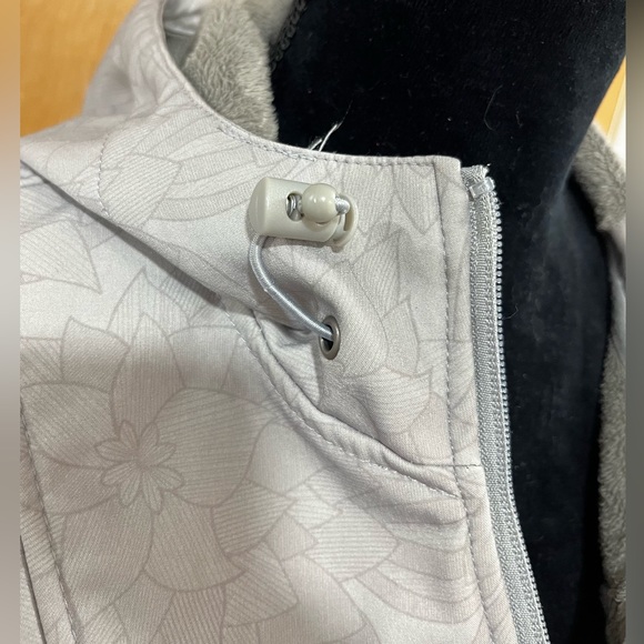 Grey Free Country Jacket with Floral Design - Picture 5 of 7